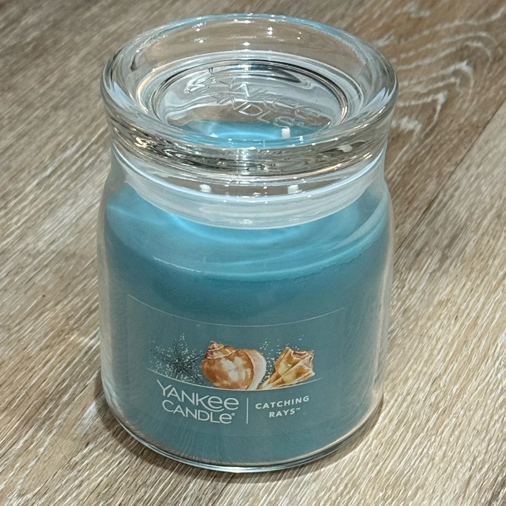 New Yankee Candle Catching Rays 13oz Medium Jar Blue Turquoise Scented